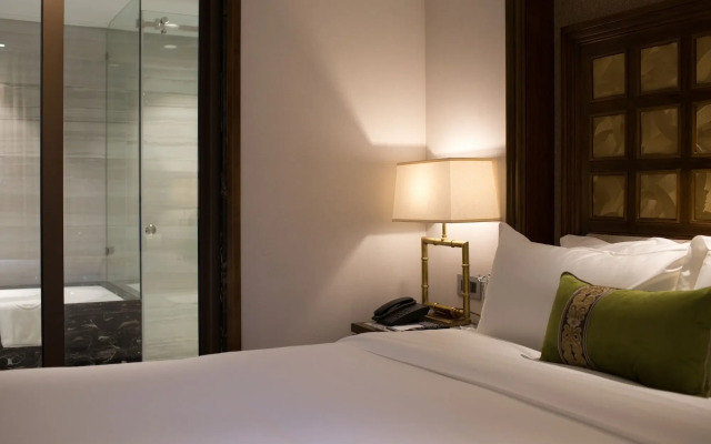 Peridot Gallery Classic Hotel
