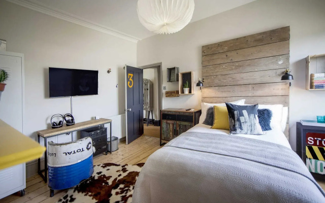 Higgihaus at Hampton Whole House 6 Bed