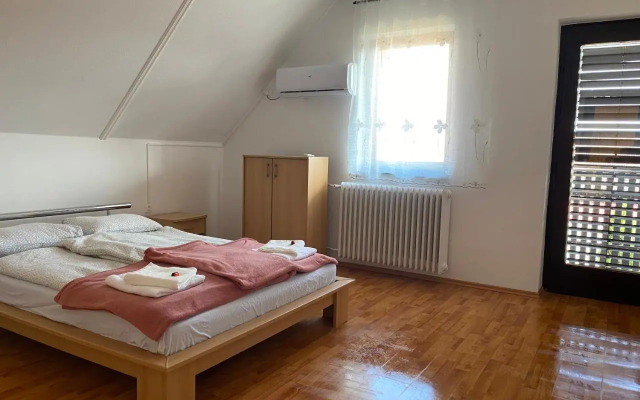 Szomszéd Ház