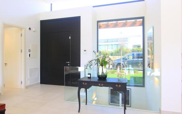 2223 - New modern Villa with Pool and Garden
