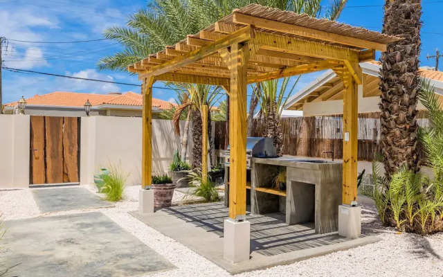 Newly Renovated Amazing Location Private Pool