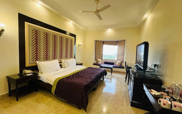 The Lalit Laxmi Vilas Palace