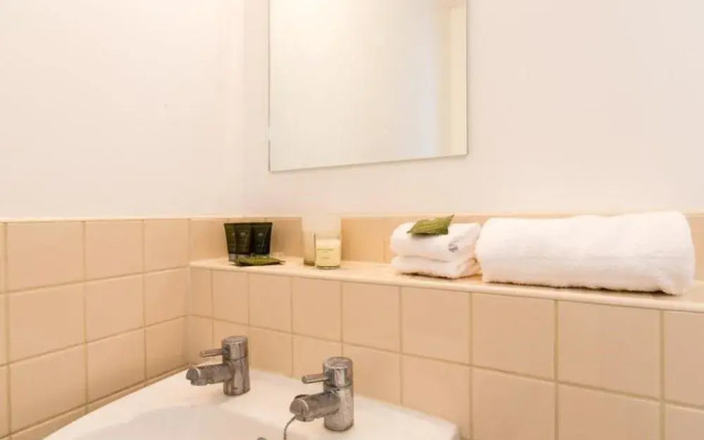 Roffey Apartment