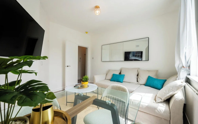 Modern London stay near Nothing Hill