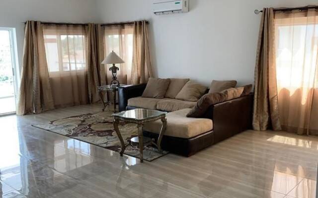 Akua Luxury Suite Sapphire Courts