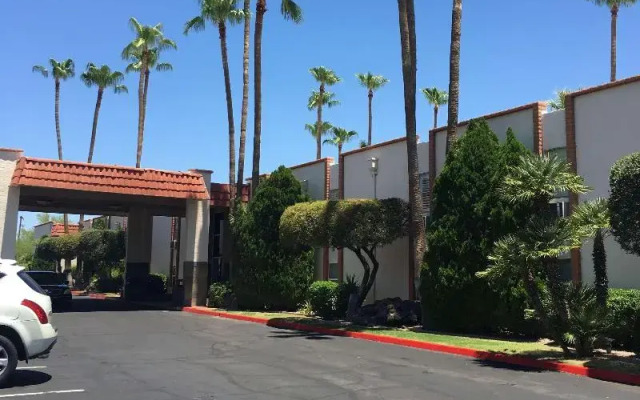Ramada By Wyndham Tempe Near Asu