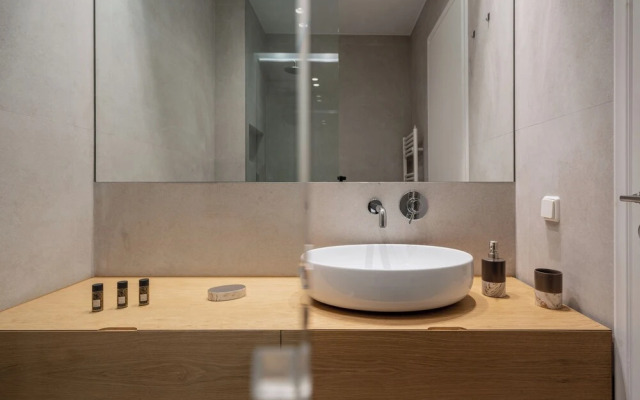 Modern apartment near Lycabettus hill with balcony