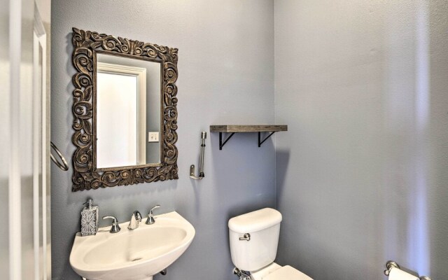 Pet-friendly Houston Home - 3 Mi to NRG Stadium!