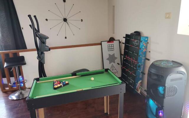 Cheerful Holiday House Illuminosa