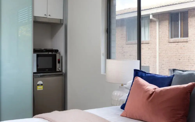 Bright Studio Steps From Westmead Hospital