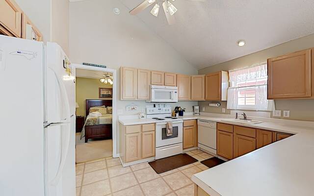 Fish N Hooks W/ Ocean-view Porch, Steps To Beach 5 Bedroom Home