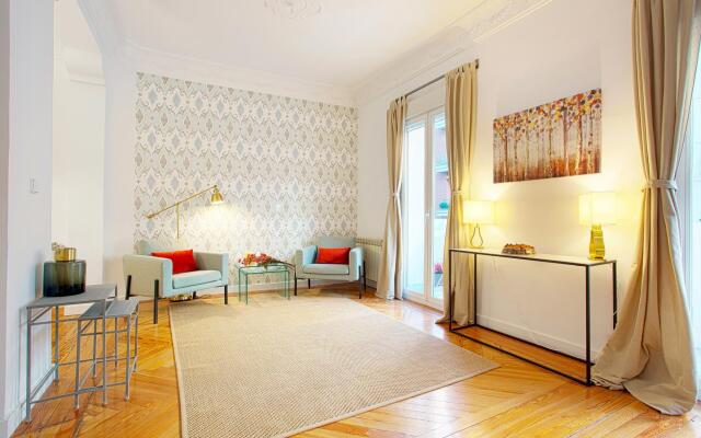 Wonderful 2 bedroom apartment perfect location . Chamberí