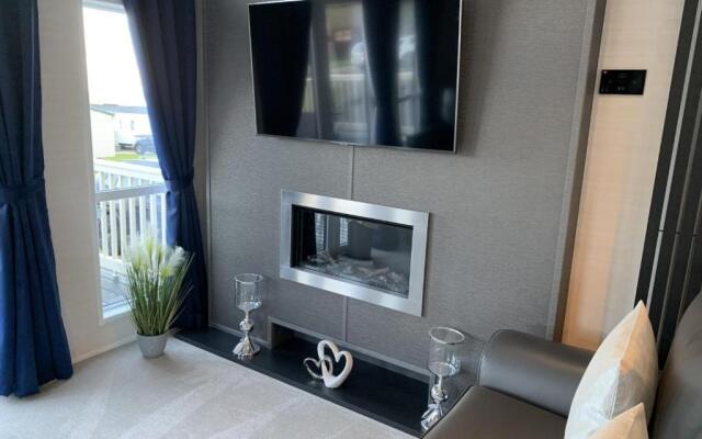 Lola Lodge - Luxury Hot Tub Retreat