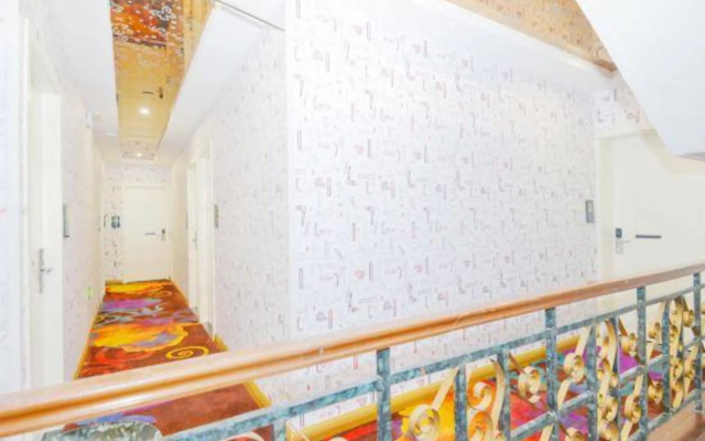 Minlong Holiday Hostel