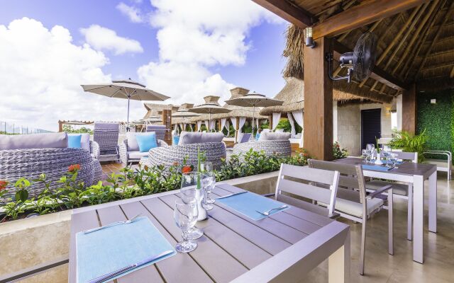 Naay Tulum Curamoria Collection