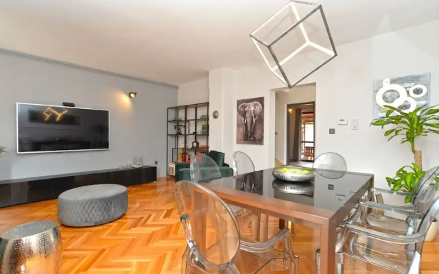 Apartment 843