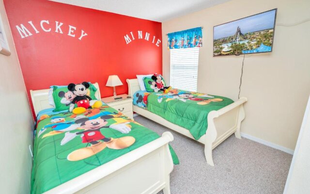 Disney Dream with Hot Tub, Pool, Xbox, Games Room, Lakeview, 10 min to Disney, Clubhouse