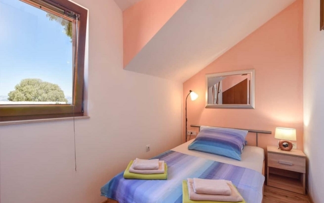 Holiday house Niksi - with pool: Skrip, Island Brac