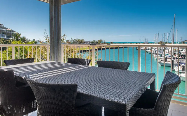 Marina Dreams - Airlie Beach