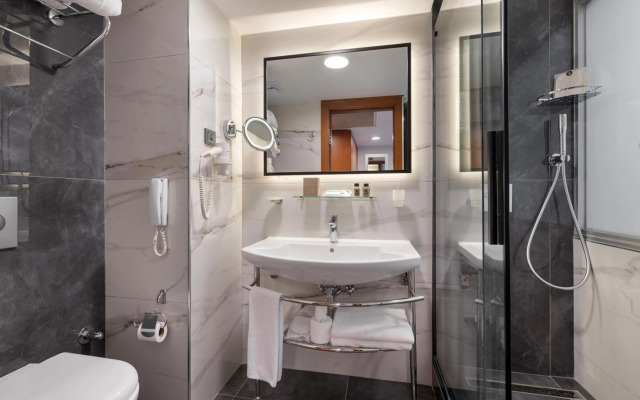 Limak Ambassadore Hotel