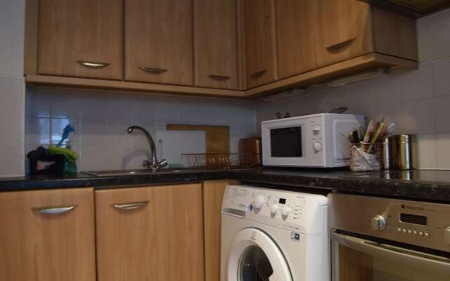 1 Bedroom Apartment by the River in Imperial Wharf