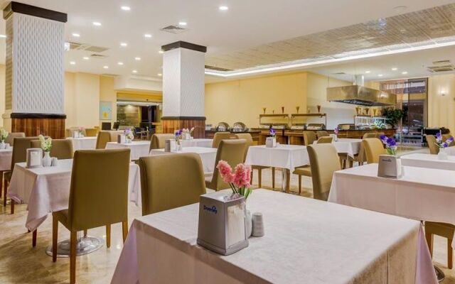 Kaynesia Hotel