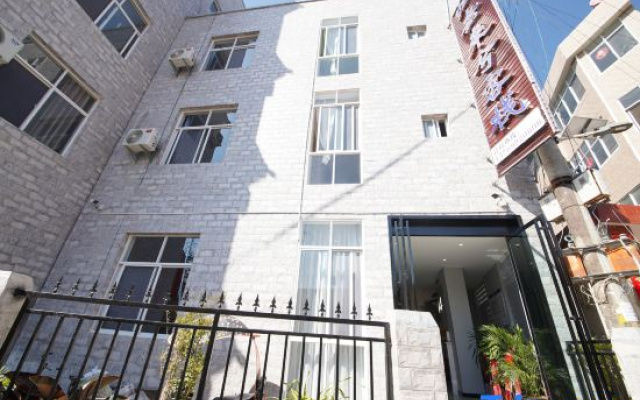 Return to Hoi Inn — 2-star hotel in Lincang