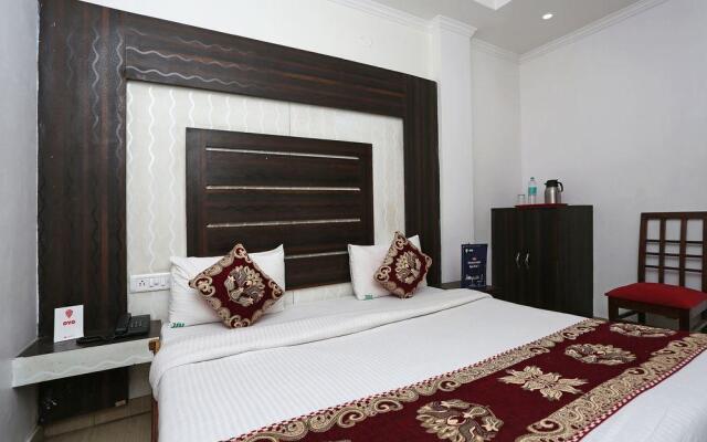 OYO 9042 Hotel BalaG