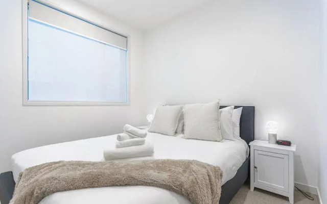 2Br Cbd Gem With City Views