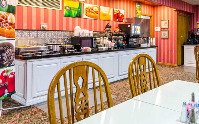 Econo Lodge Inn & Suites Oconto