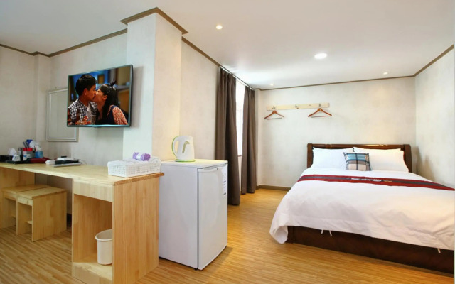 Traum Hotel & Condo