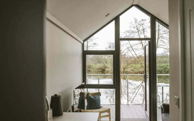 Water Cabin - 10 Mins from Bath (New listing)