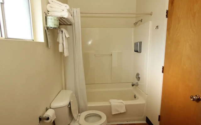 Oakhurst Lodge