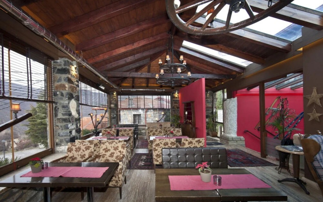 Lithos Hotel & Spa