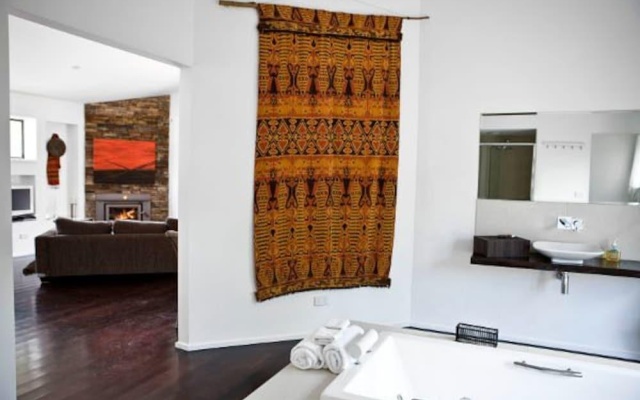 Blue Cliffs Retreat – Guest Rooms – Shepherds Flat
