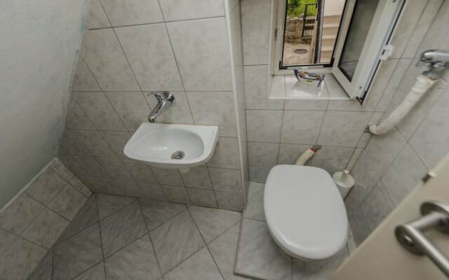 Modern apt in the Stone House in the Very Center