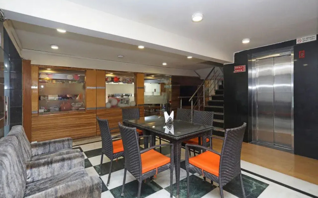 Oyo 10937 Hotel Balsons Continental