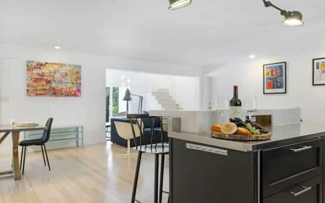 Luxe Lakefront Mansion Waterfront, Pompano Beach