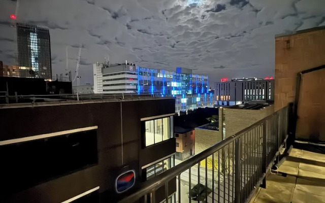 Modern 2 Bedroom City Oasis in Manchester
