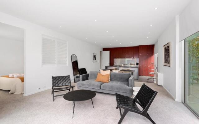 Studio B, Sumner