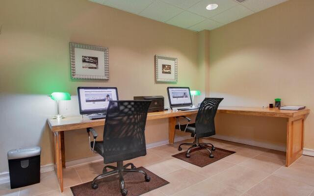 Holiday Inn Westbury - Long Island by IHG