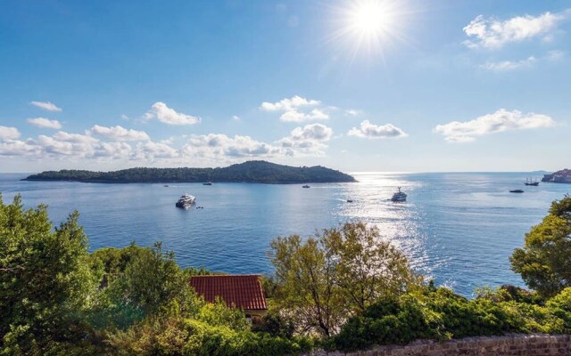 Serene Mansion in Dubrovnik With Private Terrace