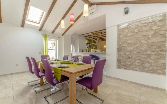 Nice Home in Zadar With Wifi and 4 Bedrooms