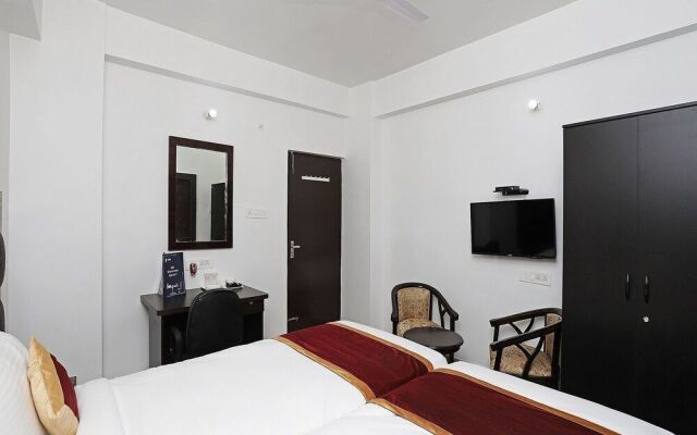 OYO 9675 Hotel Galaxy