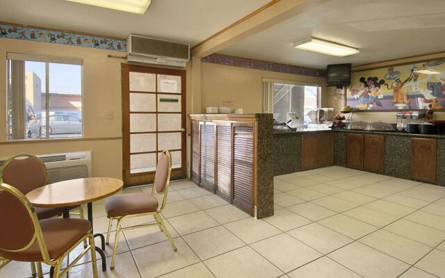 Solara Inn and Suites