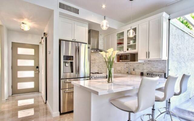 78155c37 1 Bedroom Condo