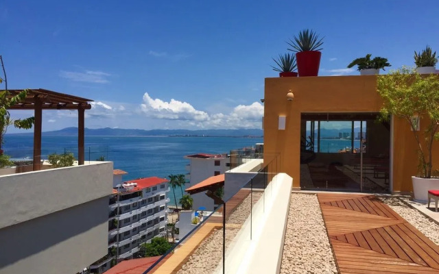 Luxury Puerto Vallarta Condo Romantic Zone