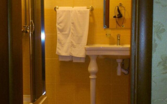 Status Hotel