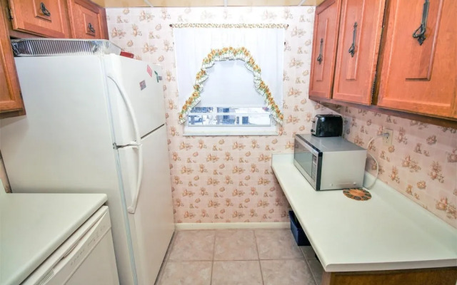 Sea Coast Gardens III 303