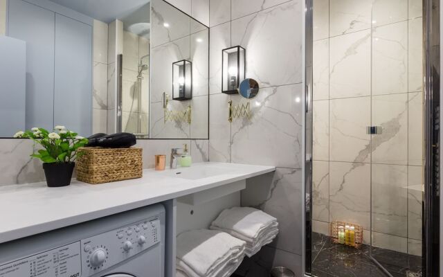 Luxury 3 Bedroom 2 Bathroom Loft - Louvre Museum